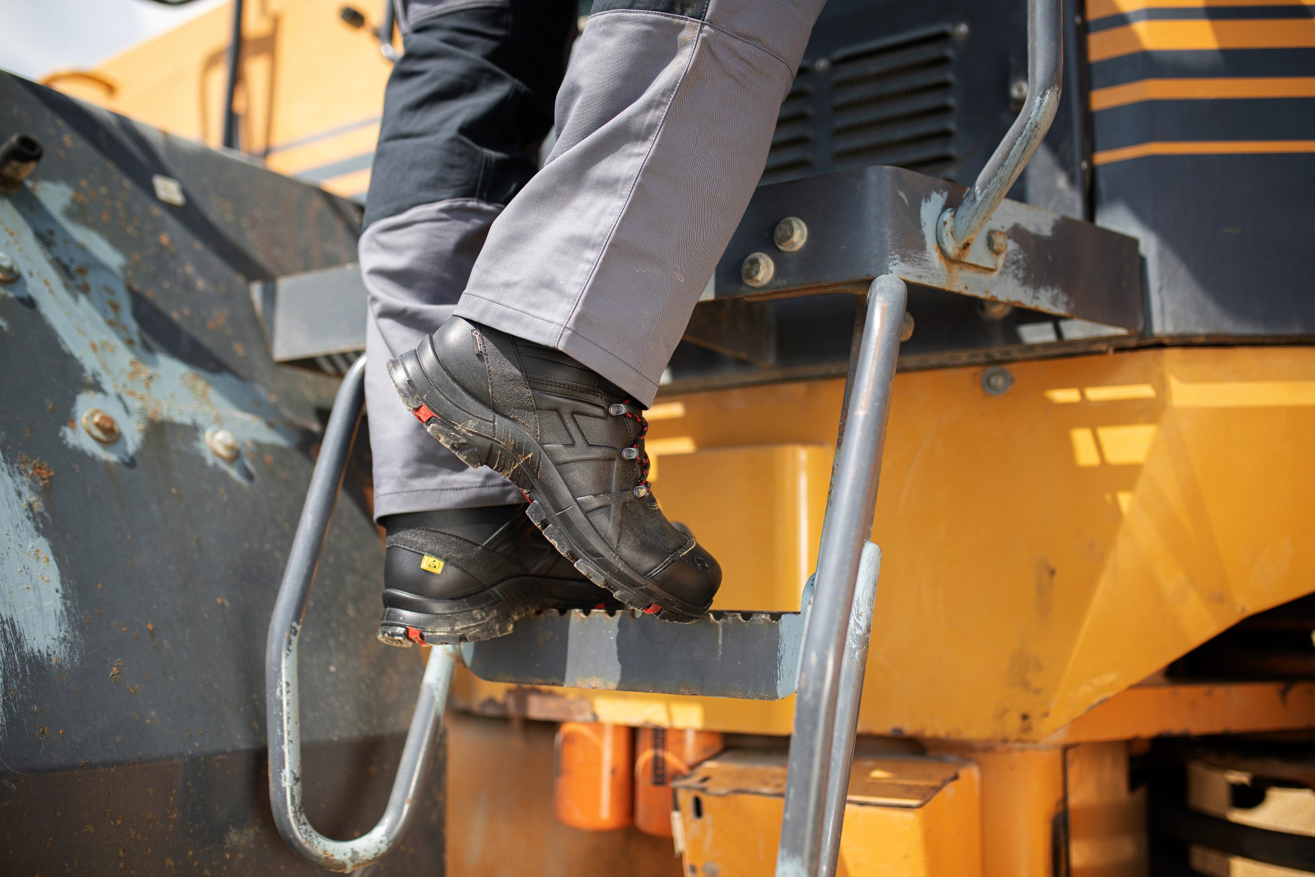 610023_be-safety-54-mid_bla-red_act01-scaled-1.jpg